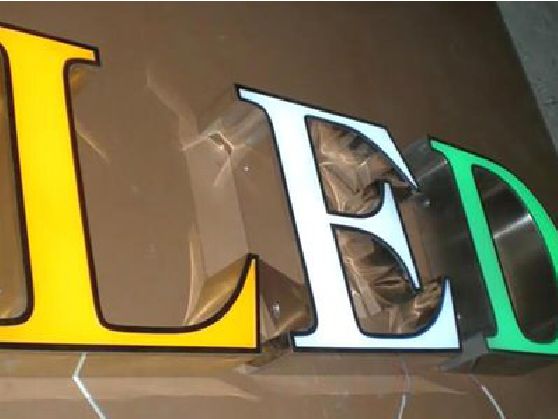 永福介绍LED招牌的基础知识。